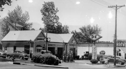 D-X filling station circa 1940s