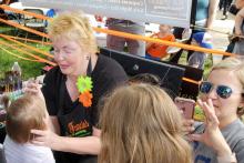 Face-painting-at-the-brookside-art-annual